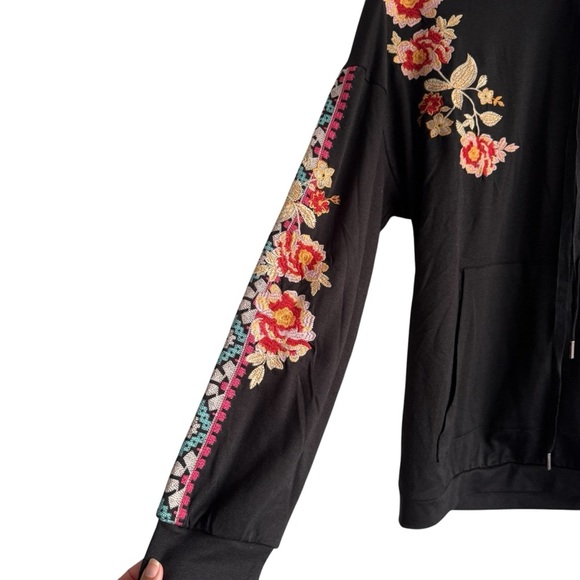 Savanna Jane Floral Embroidered Black Hooded Pullover Kangaroo Pockets Size S - Picture 2 of 10